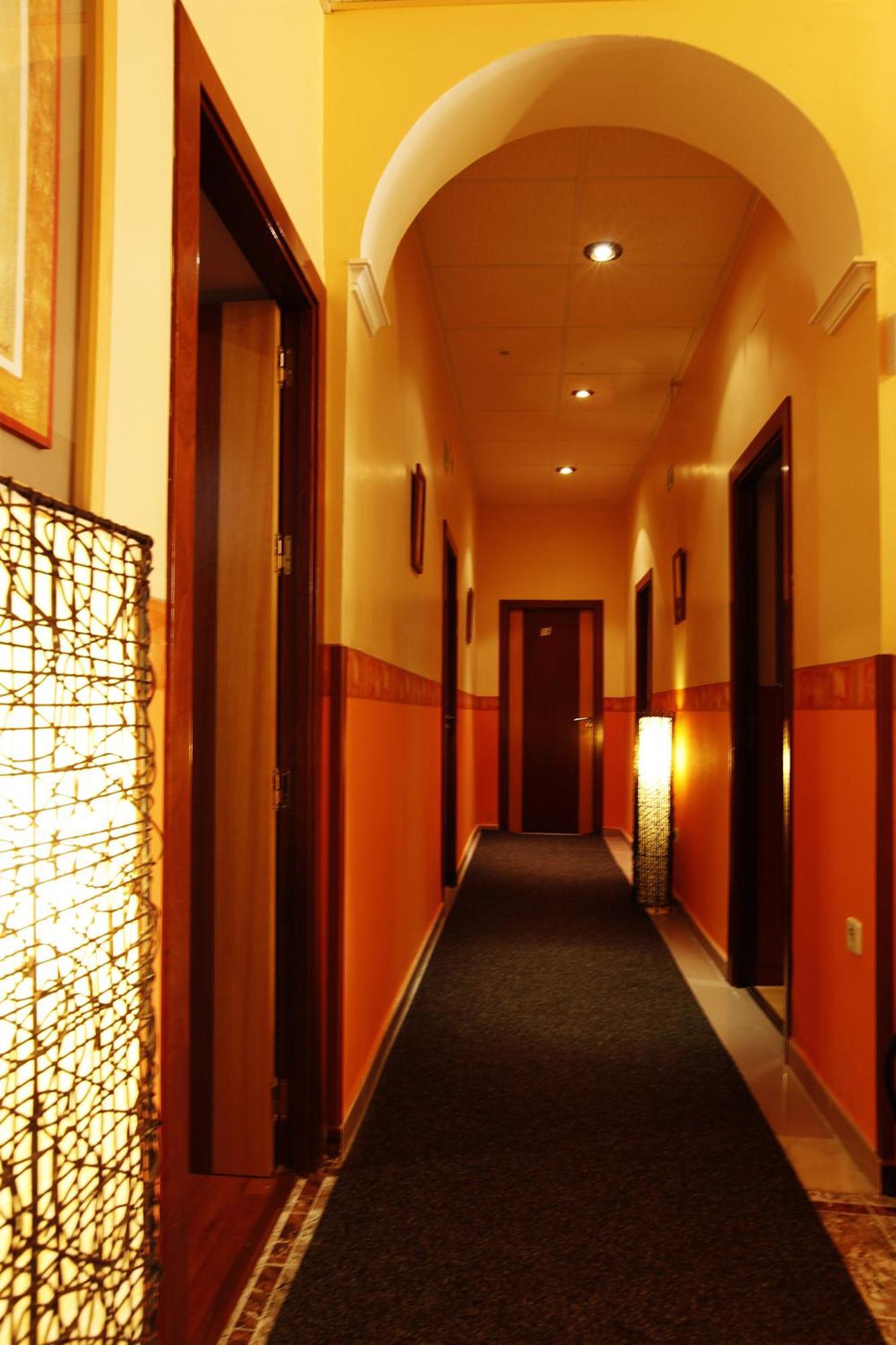 Hostal Paris San Fernando Esterno foto
