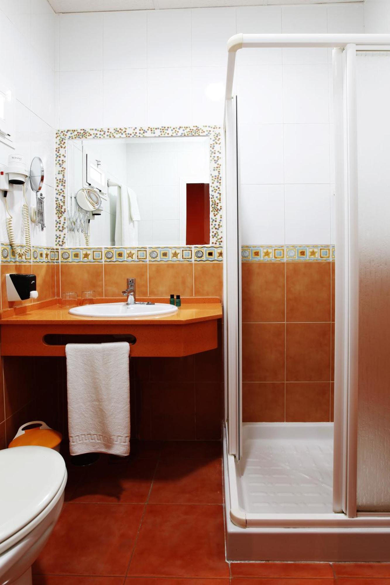 Hostal Paris San Fernando Esterno foto