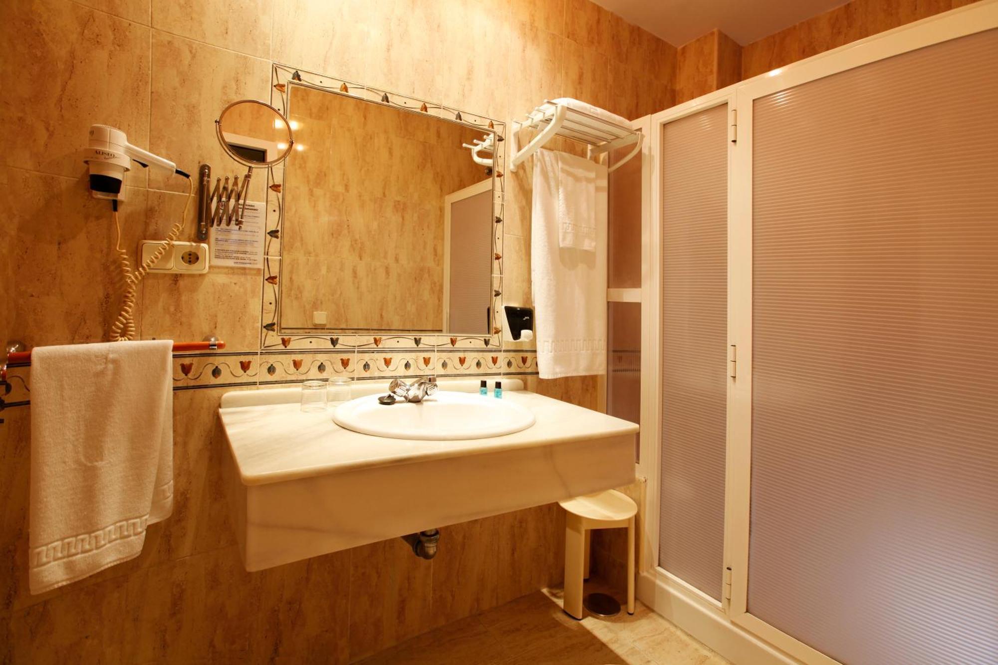 Hostal Paris San Fernando Esterno foto