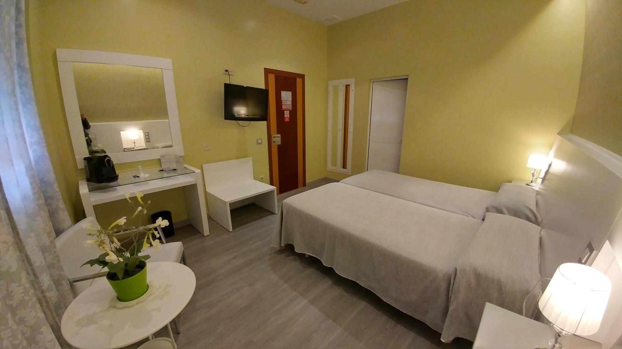 Hostal Paris San Fernando Esterno foto