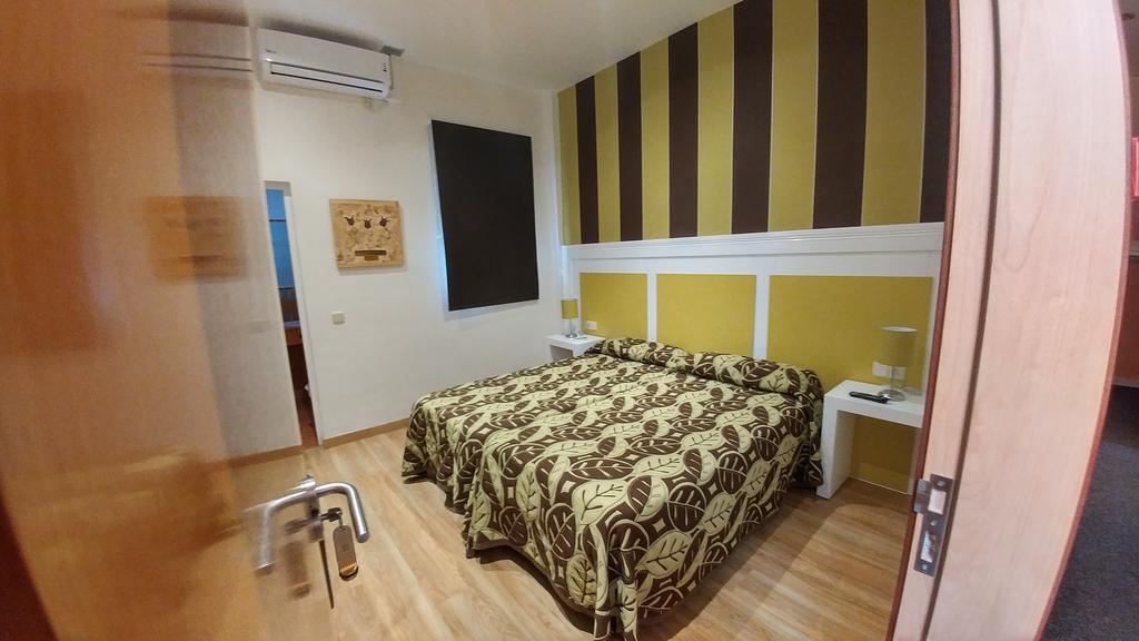 Hostal Paris San Fernando Esterno foto