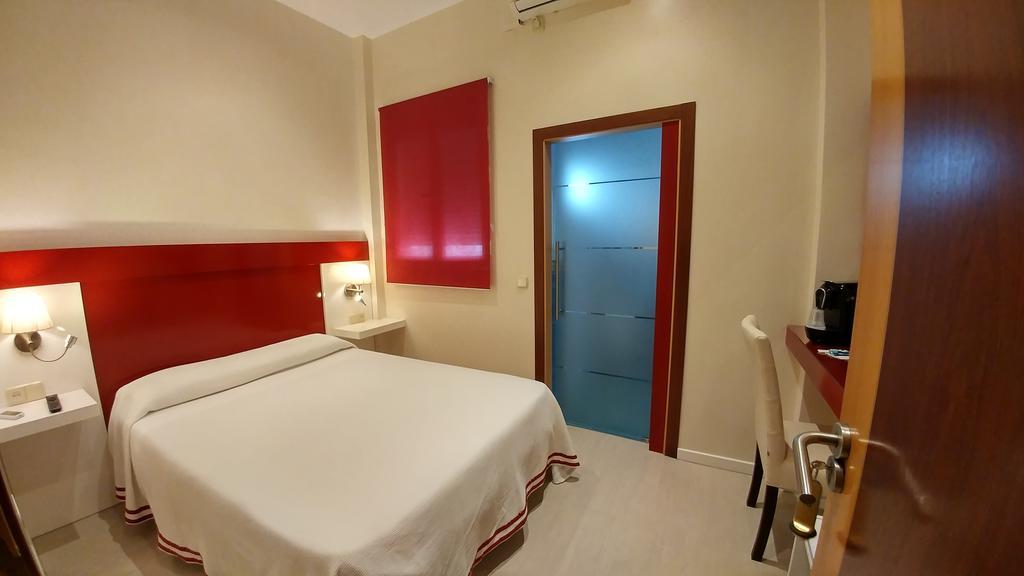 Hostal Paris San Fernando Esterno foto