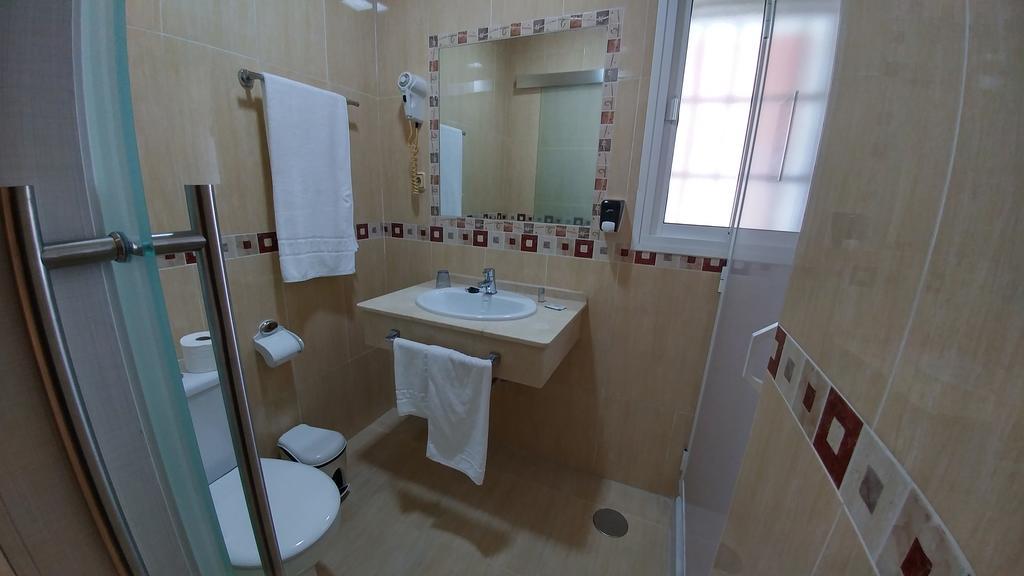 Hostal Paris San Fernando Esterno foto