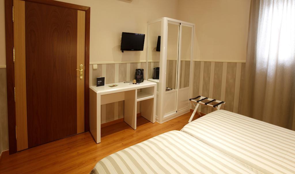 Hostal Paris San Fernando Esterno foto