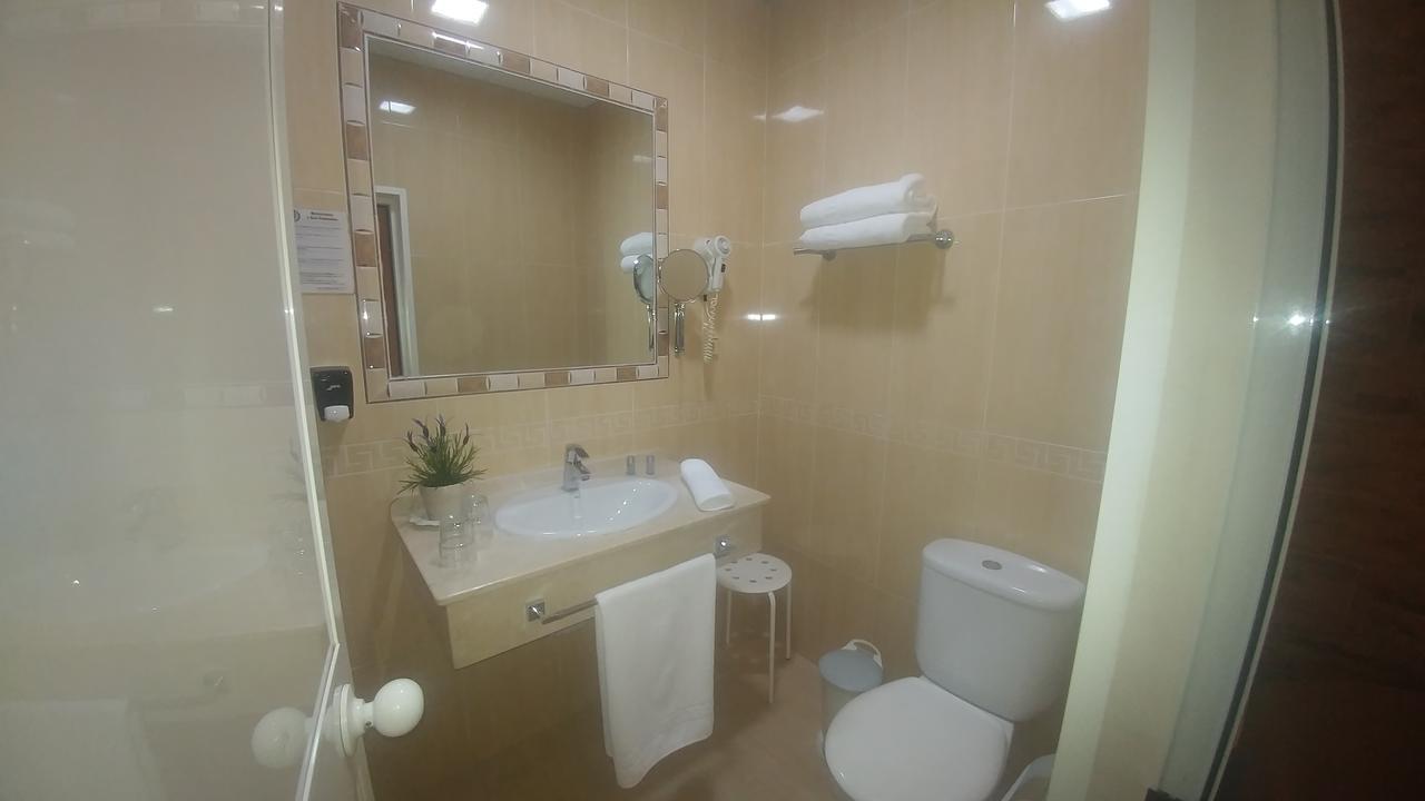 Hostal Paris San Fernando Esterno foto