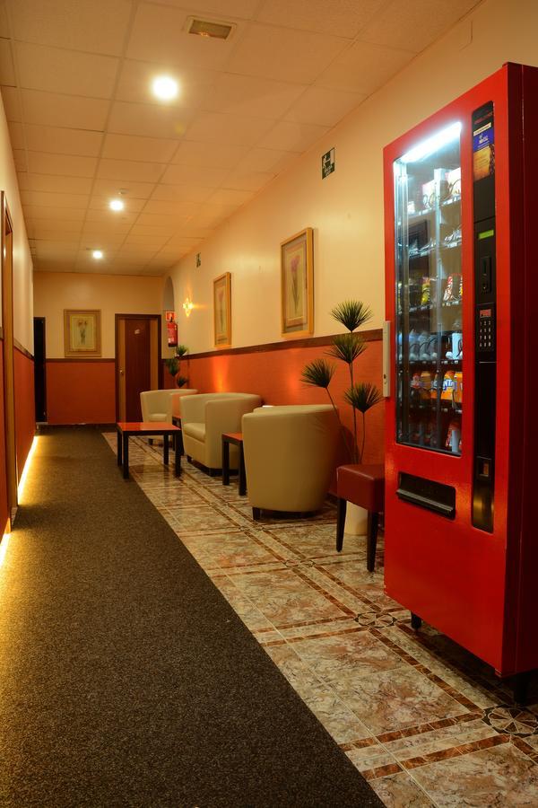Hostal Paris San Fernando Esterno foto