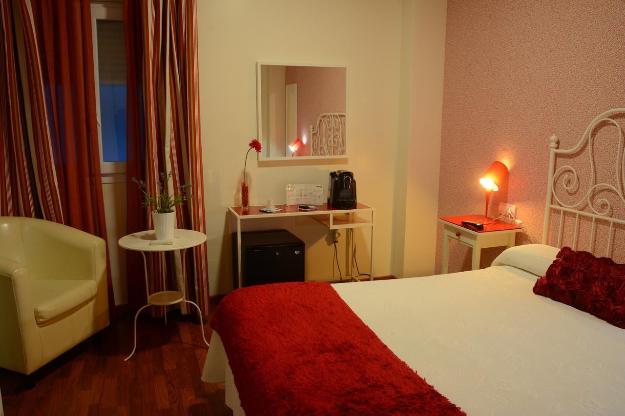 Hostal Paris San Fernando Esterno foto