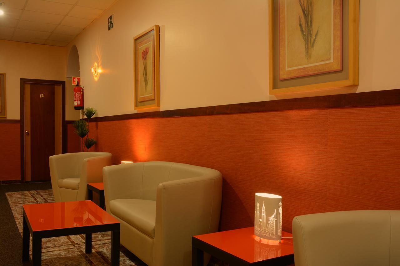 Hostal Paris San Fernando Esterno foto